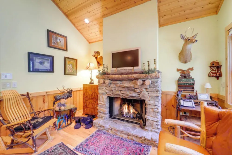 2 Mi to Beech Mtn Slopes! Cozy Couples Retreat
