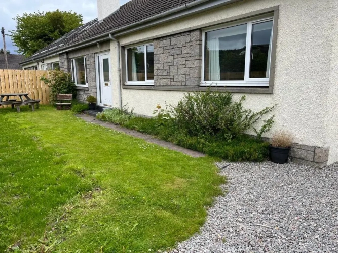 3 Bedrooms Cottage