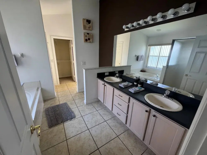 Daisy's Den - Five Bedroom Home