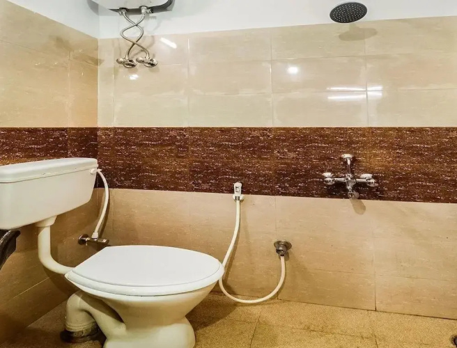 Amit Hotel by OYO Rooms