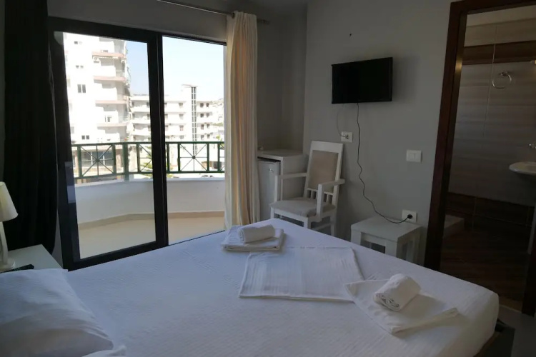 Privé City Hotel