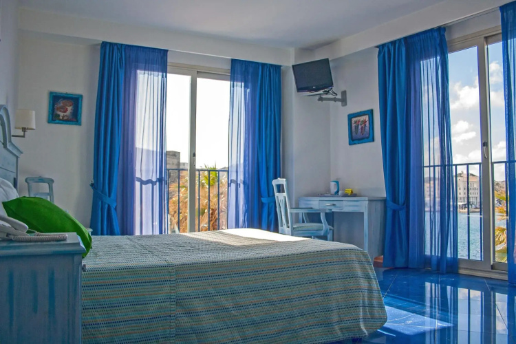 Blue Moon Hotel