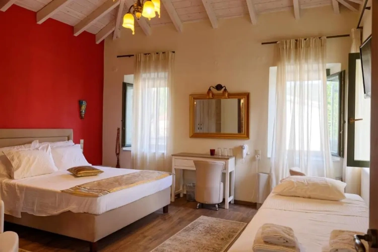 Standard Triple room