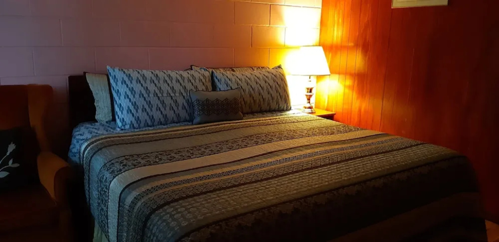 Pine Grove Motel