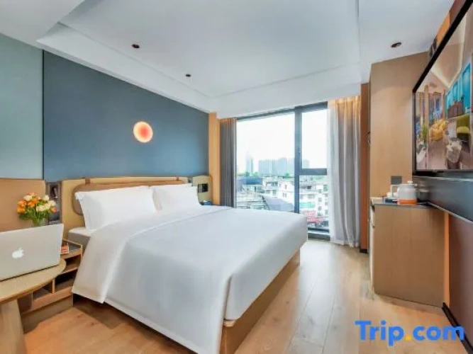 Standard Double room with city view