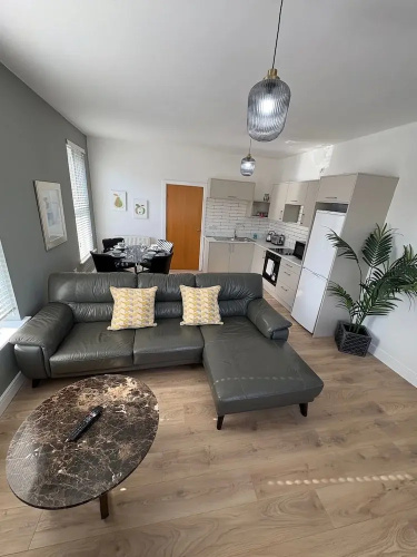 2 x bed city apartment with parking