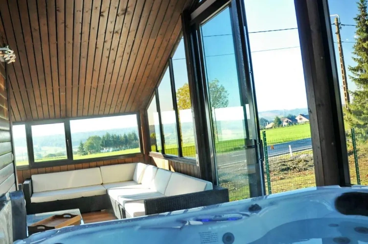 4 Bedrooms Cottage