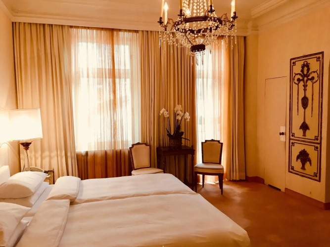 Opera Hotel