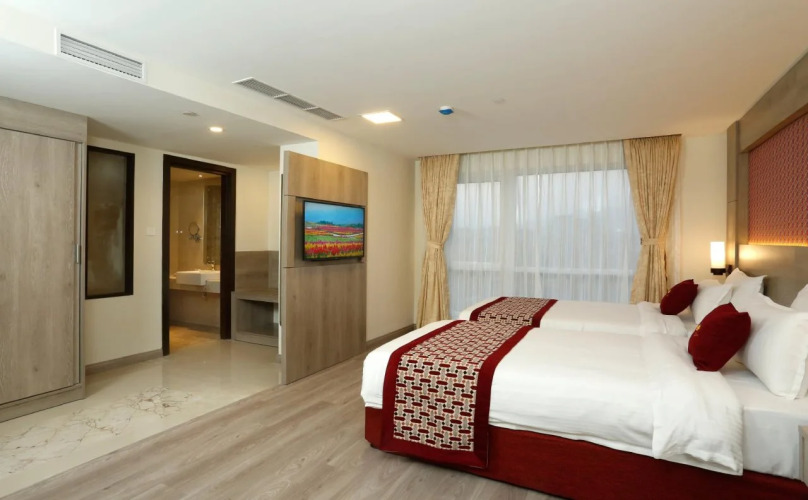 Hotel Crowne ImperialOver view