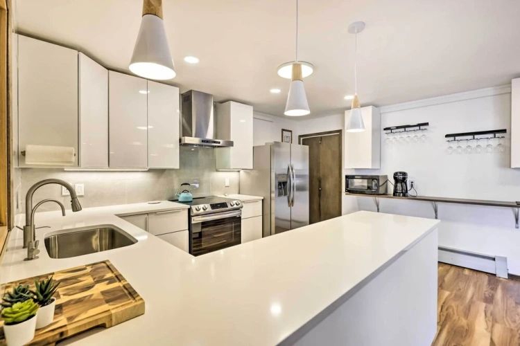 4 Bedrooms Cottage