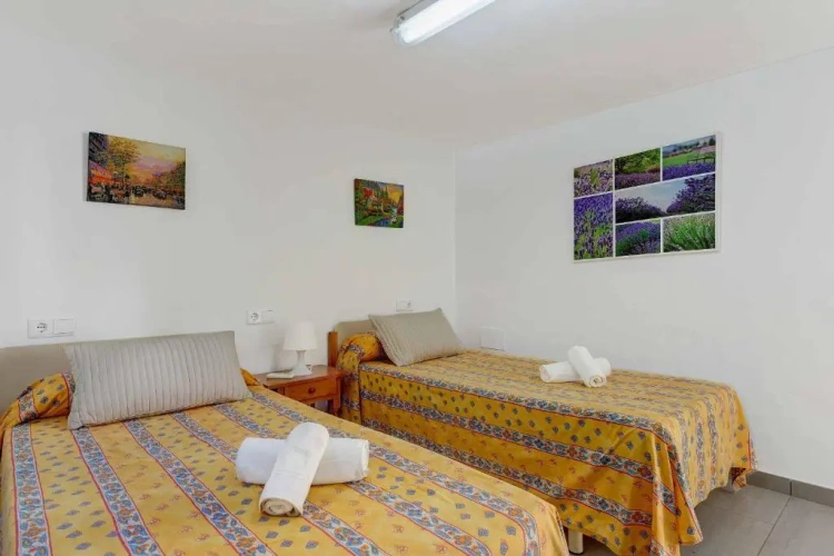 5 Bedrooms Villa