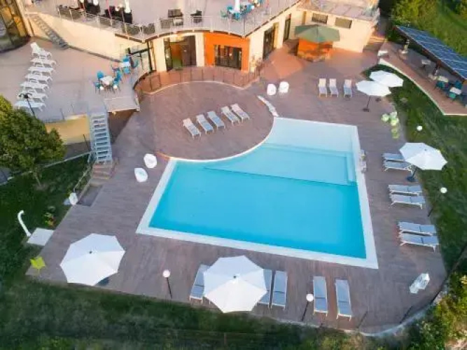 Falcon Hotel