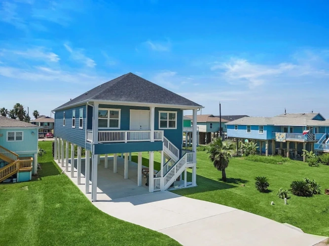 3 Bedrooms Cottage with balcony