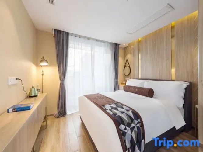 Deluxe Double room with balcony and with city view