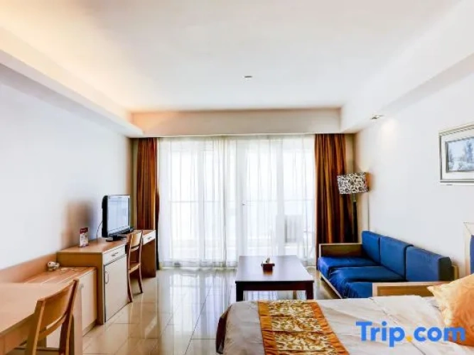 1 Bedroom Family Suite with balcony and seafront