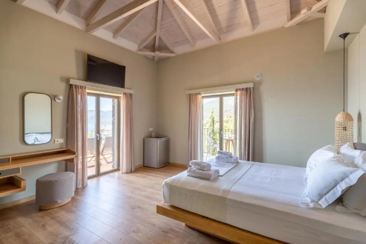 Diapori Suites Hotel