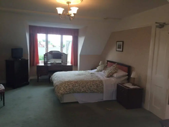 Hillcrest House Bed & Breakfast