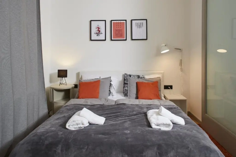 2 Bedrooms Apartment