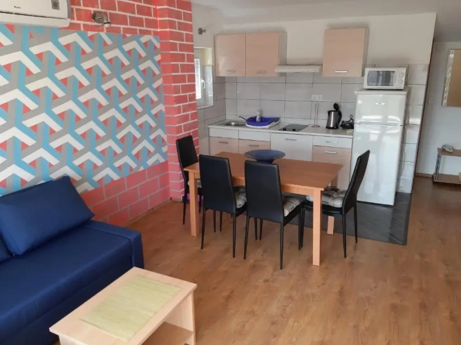 2 Bedrooms Apartment with garden view
