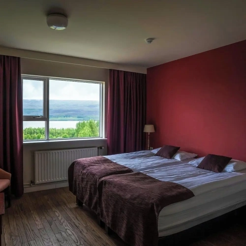Standard Twin room with lake view