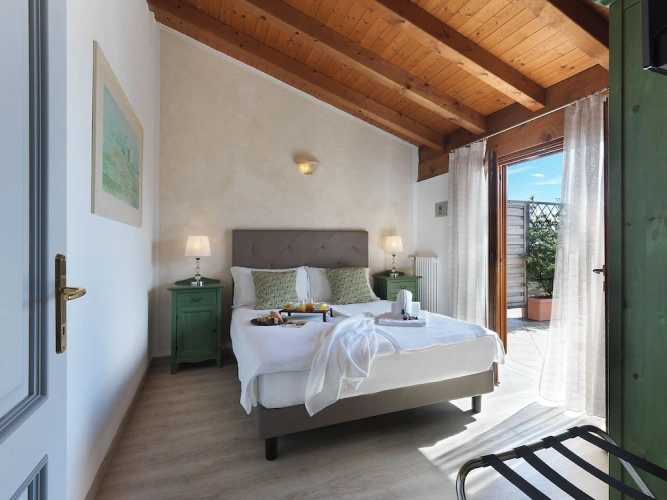 Junior Suite with balcony and with lake view