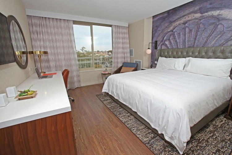 Hotel Indigo Naperville Riverwalk by IHG