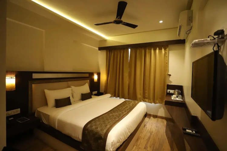 Hotel Seven Sky