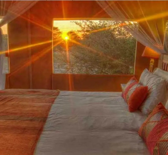 Dinaka Lodge