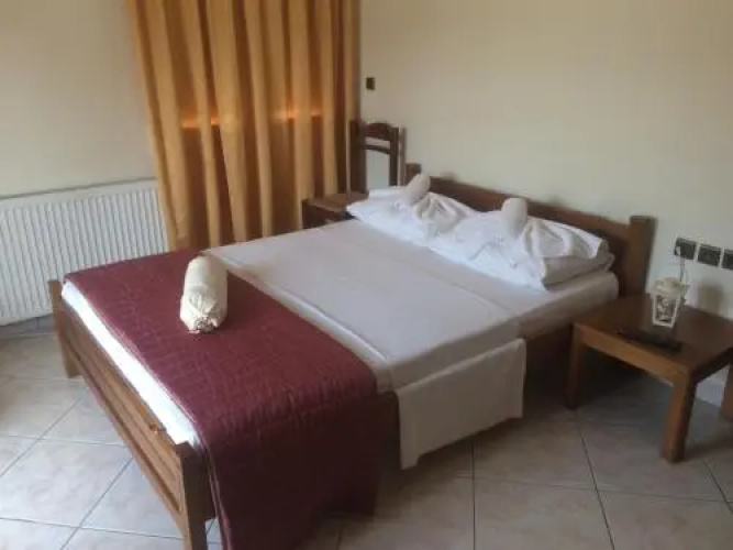Mavros Molos Beach Rooms