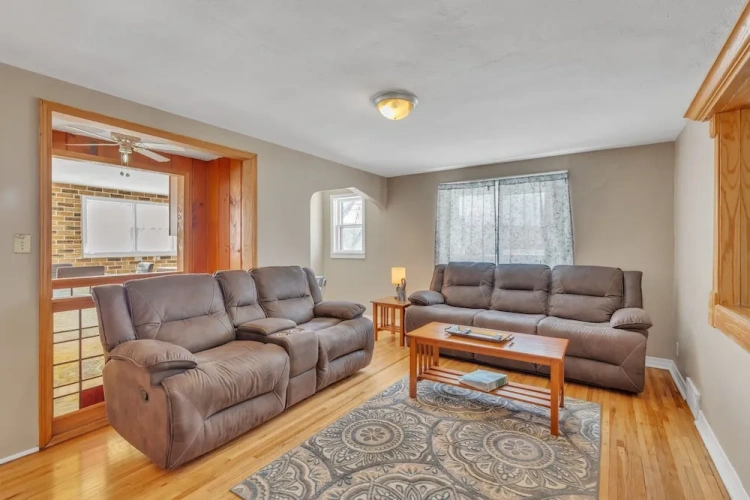 2 Bedrooms Apartment