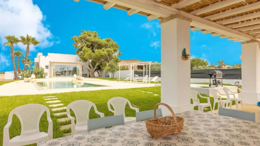 Villa Eriberto - Pool 3 Bedrooms 8 Sleeps