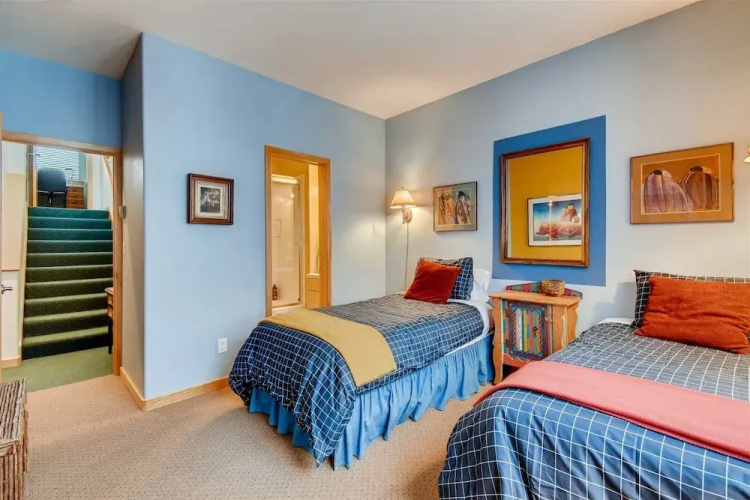 1-1220 Lionsridge Loop 3B