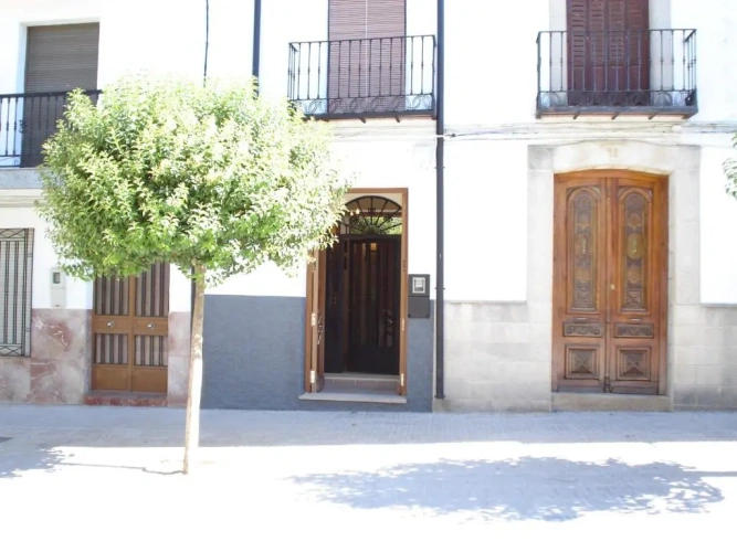 4 Bedrooms Cottage