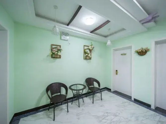 Half-corner Hostel