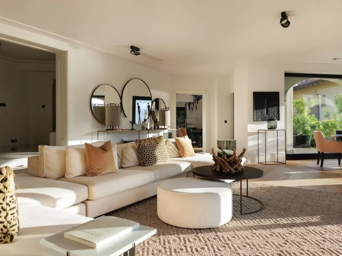 6 Bedrooms Villa with garden view