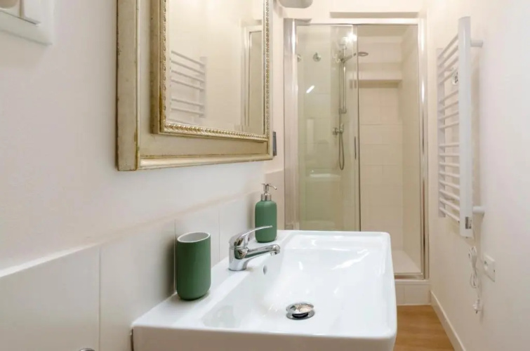 ALTIDO Ideal Flat near Aquarium