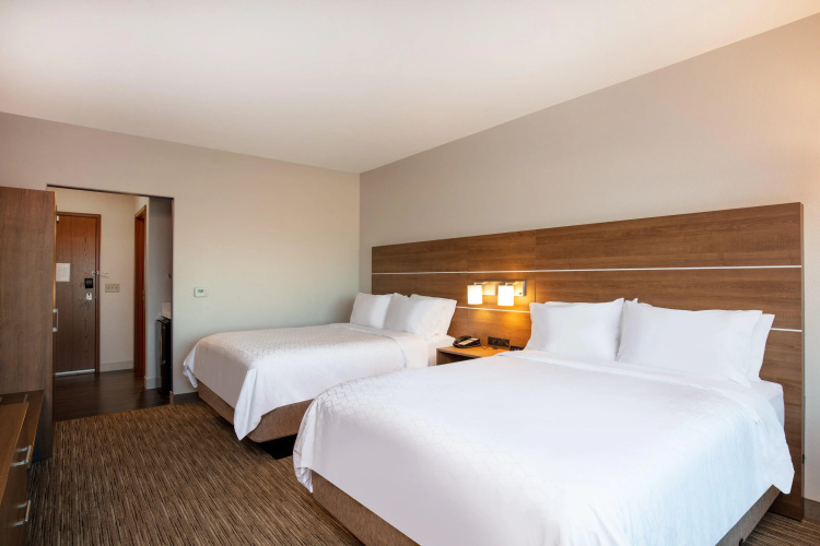 Holiday Inn Express & Suites Beloit photo 7
