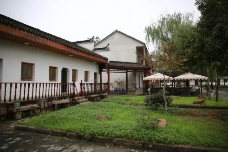 Longling Mountain Villa