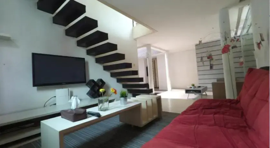 Flat06. Minimalist Residence