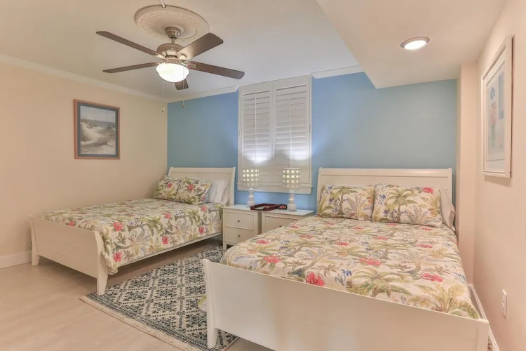 Dolphin Point 402c