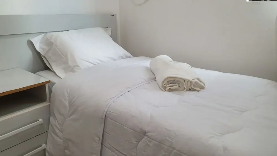 Apt 2 quartos com varanda próximo Praça Casa Forte o bairro mais agradável do Recife ARN901