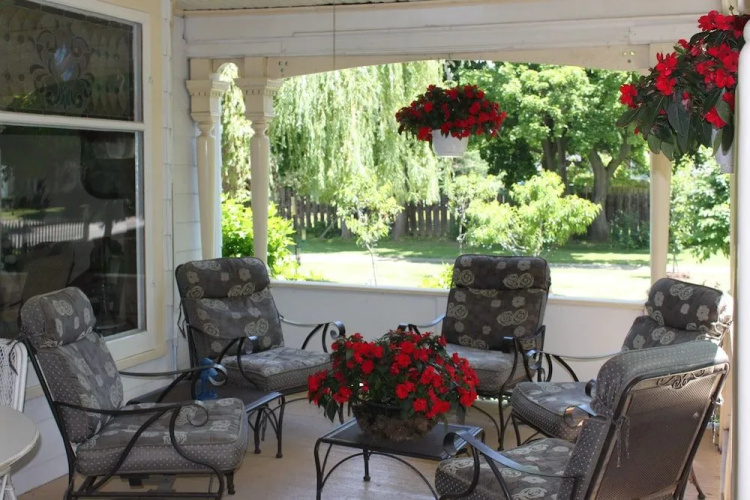 Green Oaks Bed and Breakfast