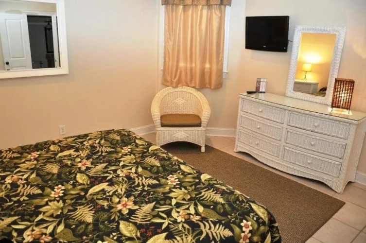 Hyperion Towers 302 - 2 Br condo by RedAwning