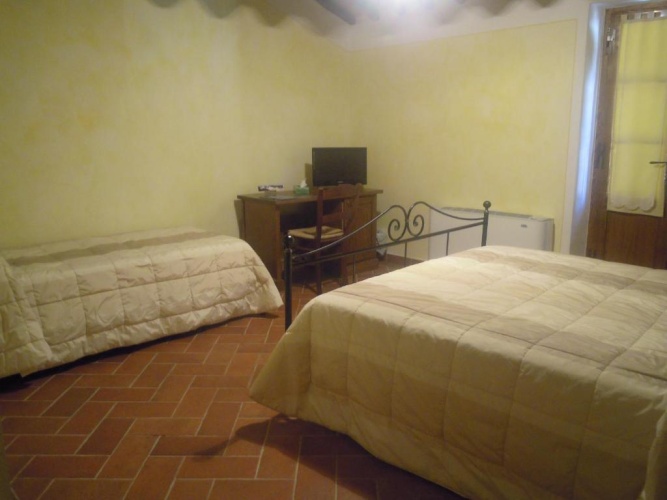 Standard Triple room