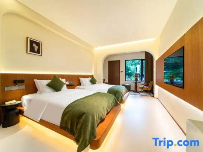 Standard Twin room with courtyard view