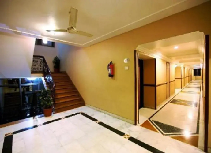 Hotel Brijwasi Royal