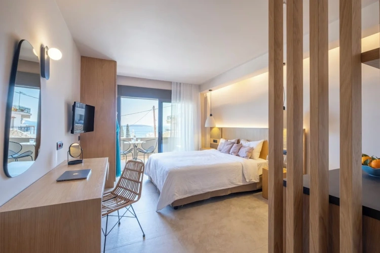 Standard Double room with balcony and with partial sea view