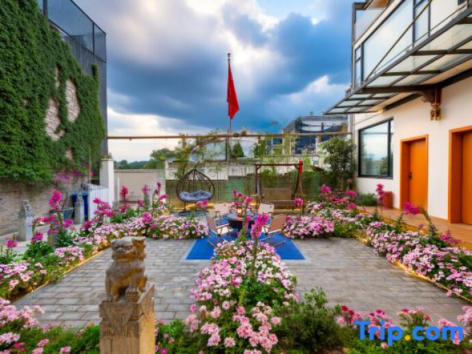 Yueqi Rongshe Hostel