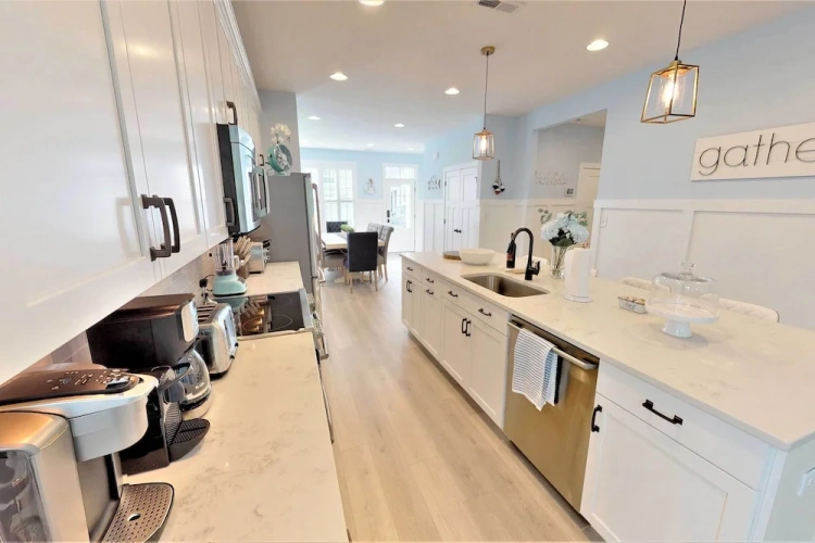 4 Bedrooms Apartment