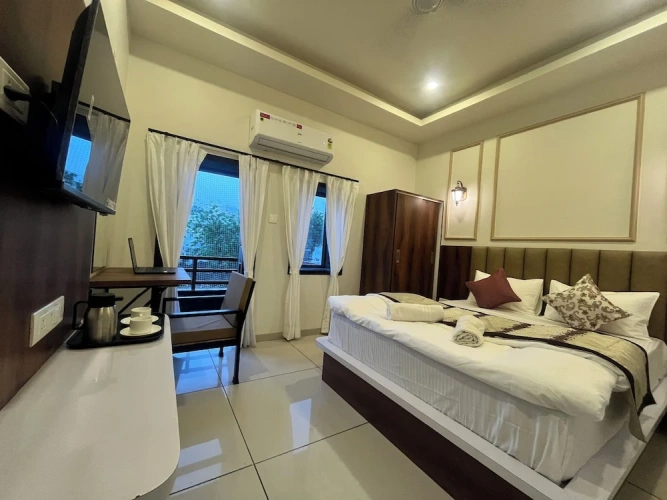 Deluxe Double room with balcony and with lake view